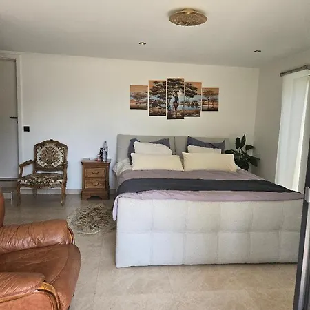 Kwatera prywatna Room, With Internet, In Crauthem-roeser , Luxembourg Roeser